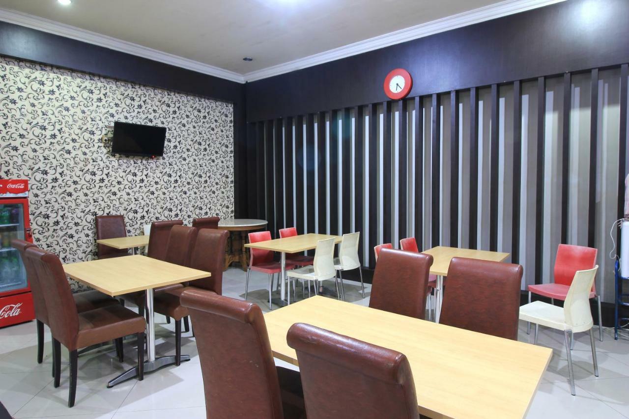 Oyo 717 Hotel Dharma Utama Syariah Pekanbaru Εξωτερικό φωτογραφία