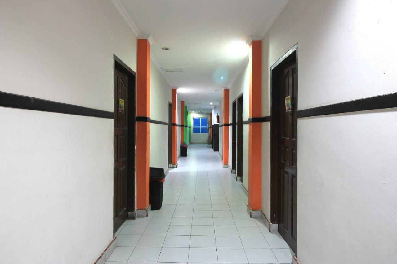 Oyo 717 Hotel Dharma Utama Syariah Pekanbaru Εξωτερικό φωτογραφία
